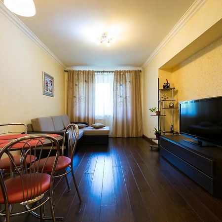 Nadezhda Apartments In Touristic Area, On The Dostyk Avenue 89 Almatı Dış mekan fotoğraf