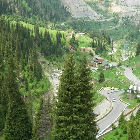 Nadezhda Apartments In Touristic Area, On The Dostyk Avenue 89 Almatı Dış mekan fotoğraf