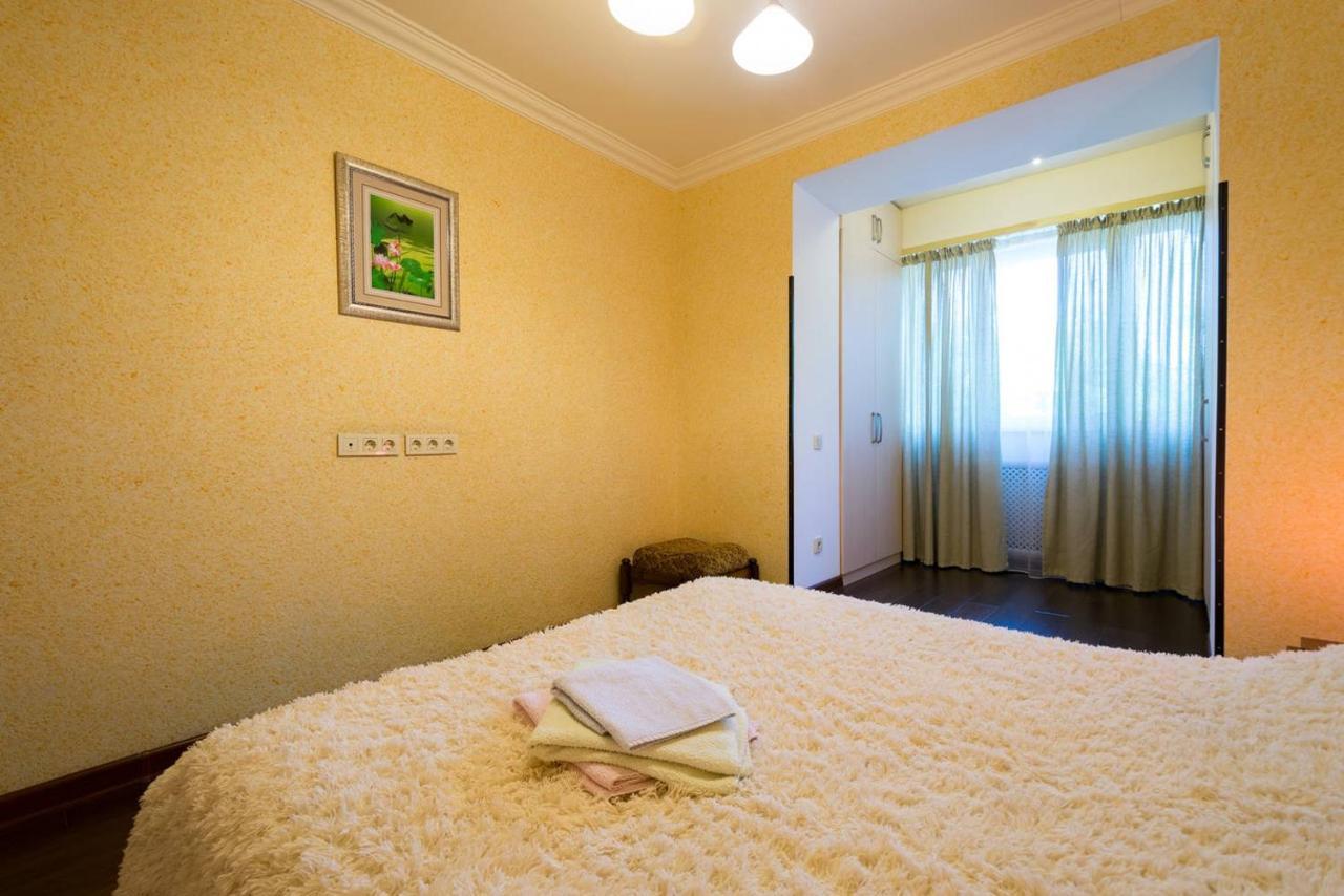 Nadezhda Apartments In Touristic Area, On The Dostyk Avenue 89 Almatı Dış mekan fotoğraf