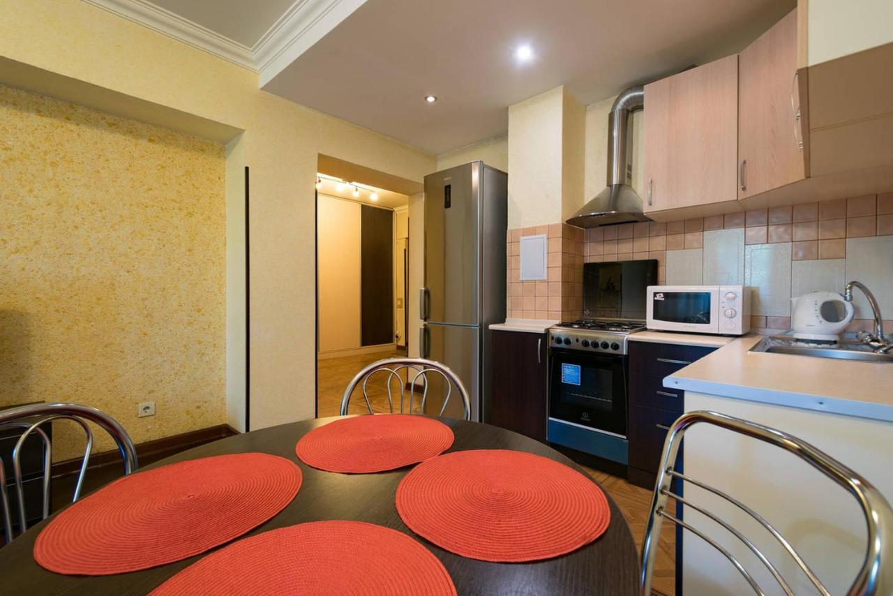 Nadezhda Apartments In Touristic Area, On The Dostyk Avenue 89 Almatı Dış mekan fotoğraf