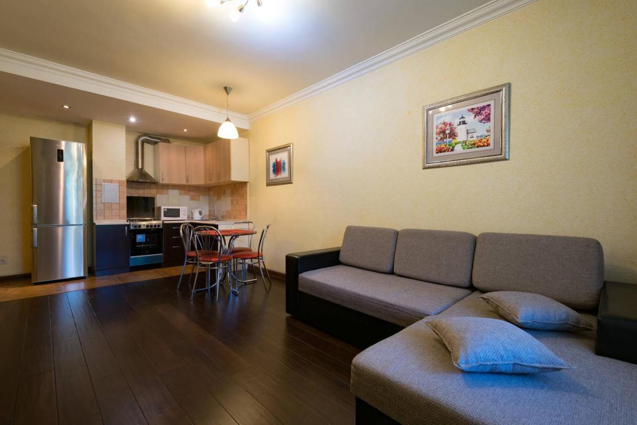 Nadezhda Apartments In Touristic Area, On The Dostyk Avenue 89 Almatı Dış mekan fotoğraf