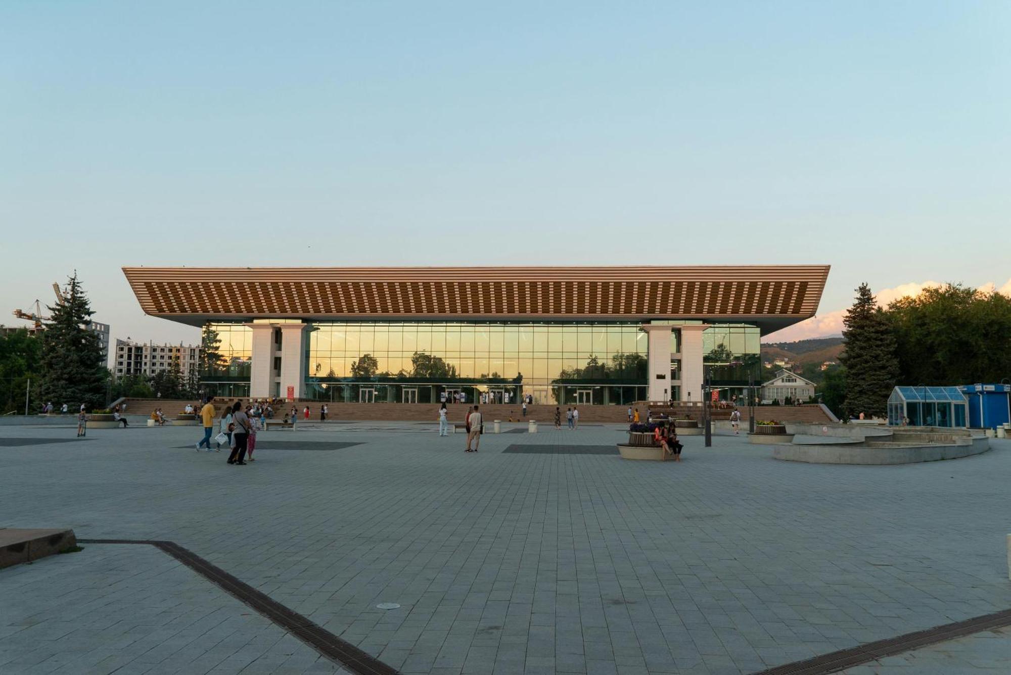 Nadezhda Apartments In Touristic Area, On The Dostyk Avenue 89 Almatı Dış mekan fotoğraf