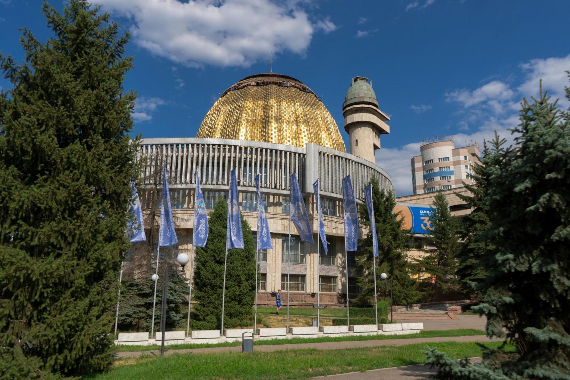 Nadezhda Apartments In Touristic Area, On The Dostyk Avenue 89 Almatı Dış mekan fotoğraf