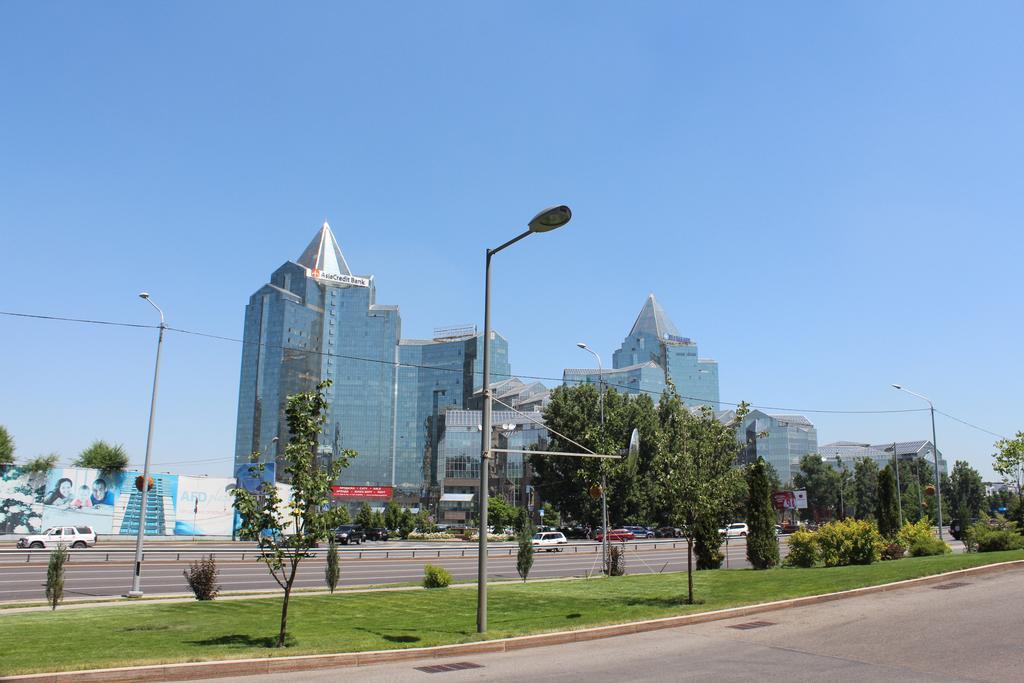 Nadezhda Apartments In Touristic Area, On The Dostyk Avenue 89 Almatı Dış mekan fotoğraf
