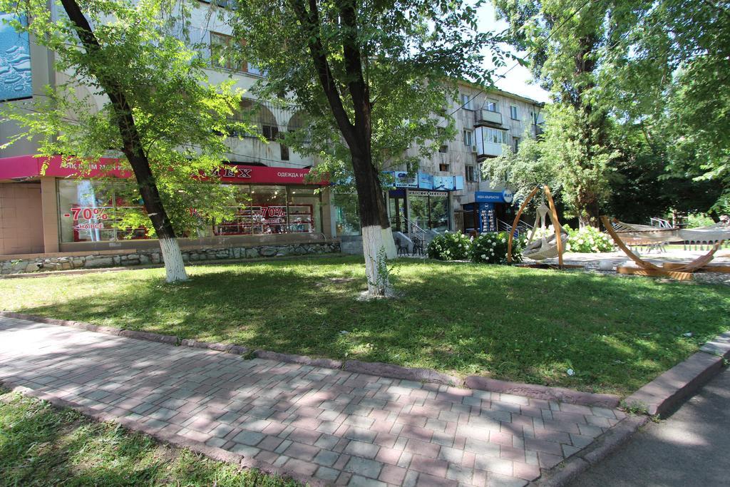 Nadezhda Apartments In Touristic Area, On The Dostyk Avenue 89 Almatı Dış mekan fotoğraf