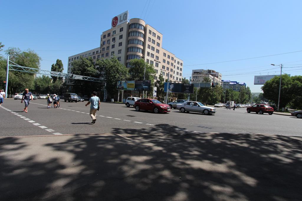 Nadezhda Apartments In Touristic Area, On The Dostyk Avenue 89 Almatı Dış mekan fotoğraf