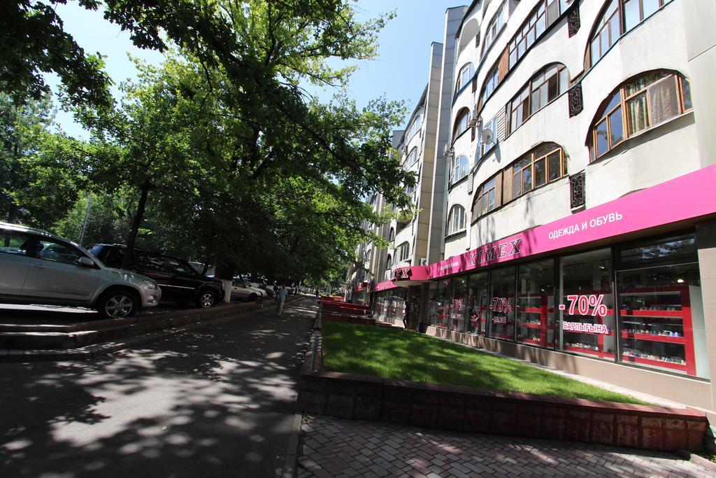 Nadezhda Apartments In Touristic Area, On The Dostyk Avenue 89 Almatı Dış mekan fotoğraf
