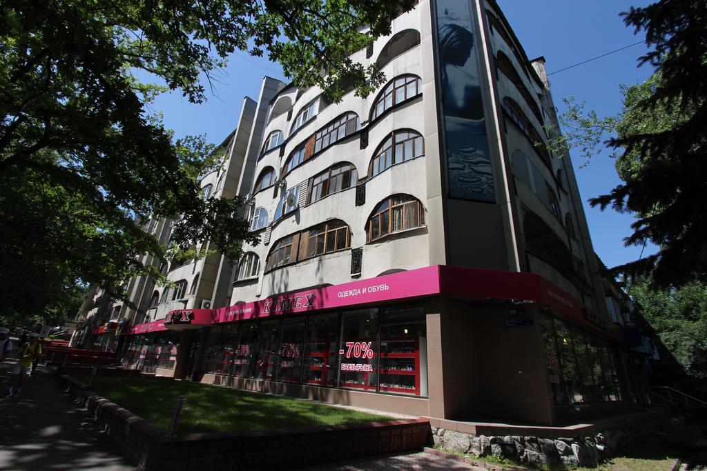Nadezhda Apartments In Touristic Area, On The Dostyk Avenue 89 Almatı Dış mekan fotoğraf