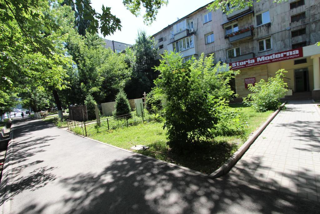 Nadezhda Apartments In Touristic Area, On The Dostyk Avenue 89 Almatı Dış mekan fotoğraf