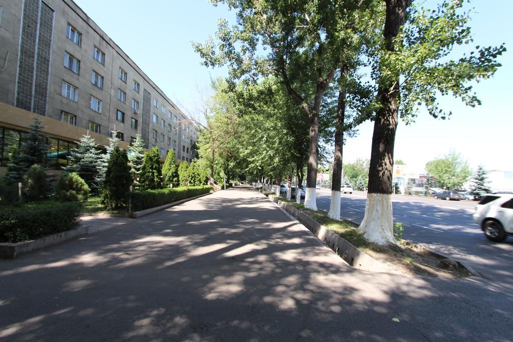 Nadezhda Apartments In Touristic Area, On The Dostyk Avenue 89 Almatı Dış mekan fotoğraf